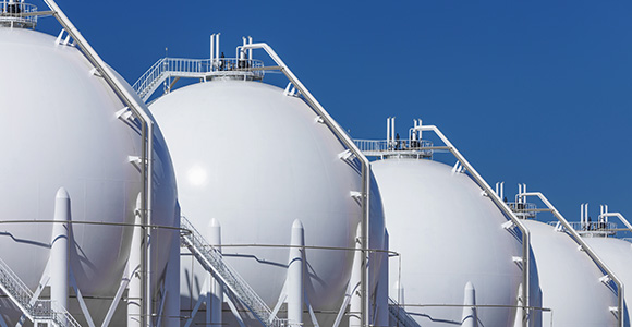 Exterior shot of a liquid natural gas processing plant.