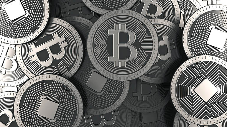Logo du Bitcoin sur des pièces de monnaie